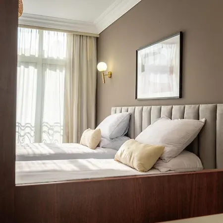 1842 - 2Br Serviced Apartment - Central
